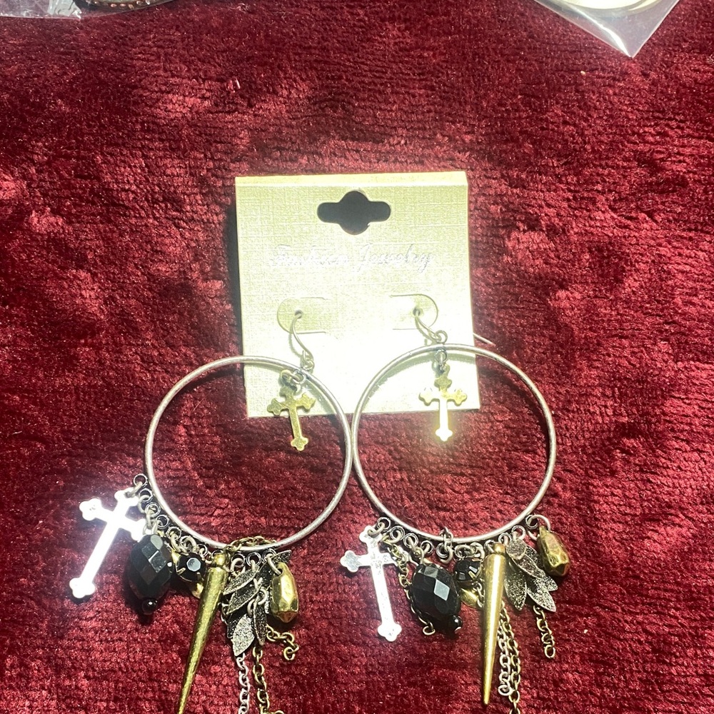 Fashion Jewelry Gold and Black Hoop Earrings